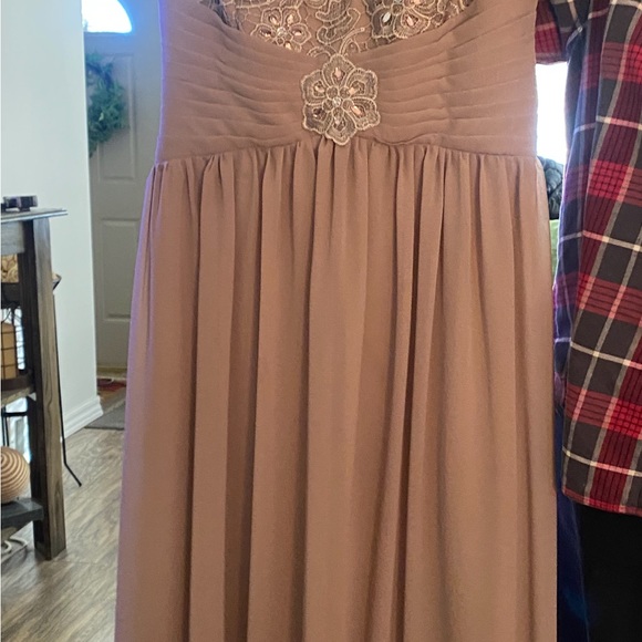 Woman’s formal dress worn once great condition size 10/12 taupe color - Picture 14 of 15